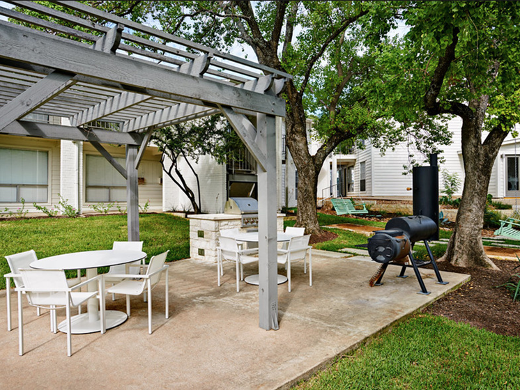 best apartments in austin grilling